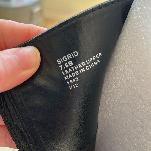 Lauren, Ralph Lauren black tall boots - Picture 4 of 5